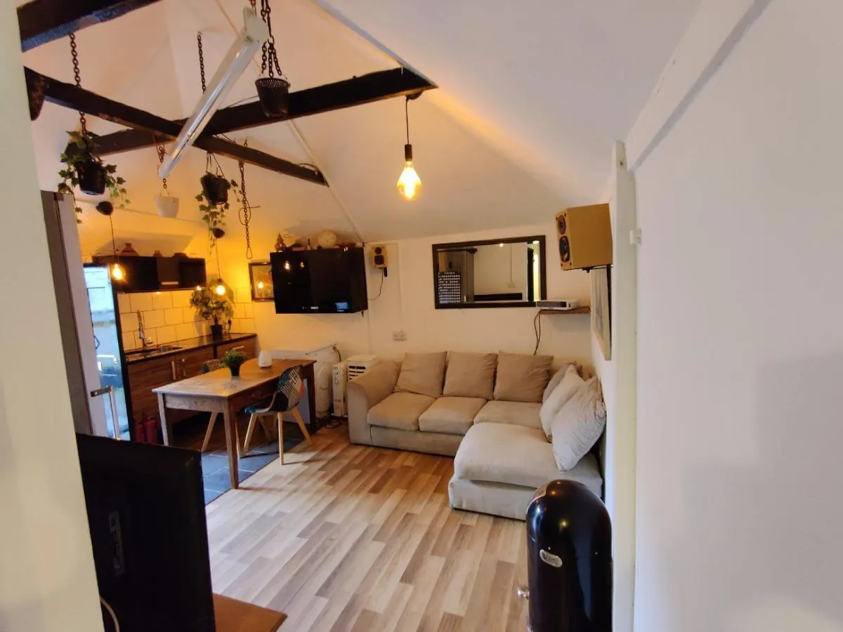 Unique Antique 2Br@Hackney Canal Apartment London United Kingdom