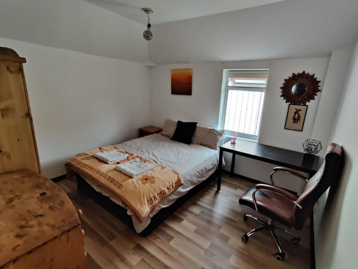 Unique Antique 2Br@Hackney Canal Apartment London 0*,  United Kingdom